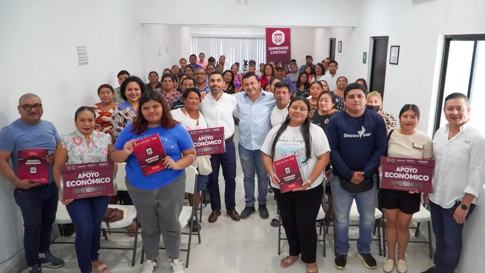 ENTREGA DE APOYOS DEL PROYECTO “EMPRENDER CONTIGO” EN EL MUNICIPIO DE CAMPECHE