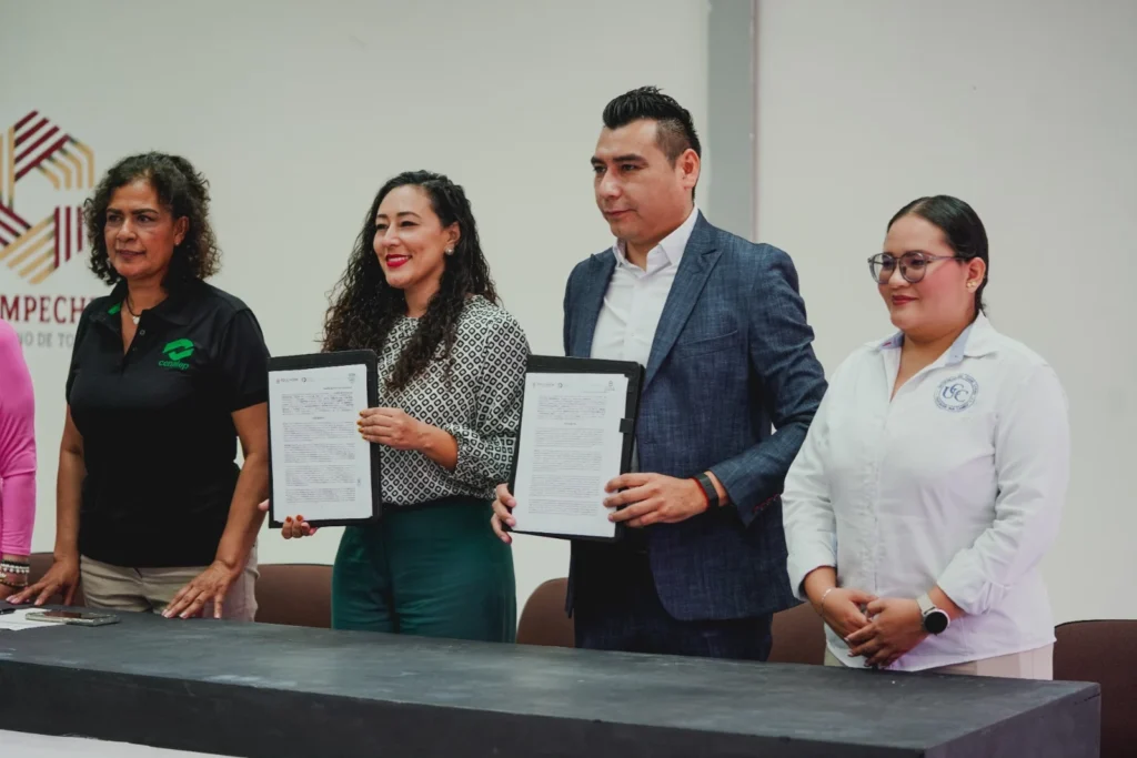 Firma de convenio CONALEP Campeche con Universidad del Caribe y empresa CICSA